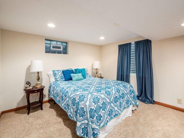 6107 Riverside Drive, Powell, OH 43065