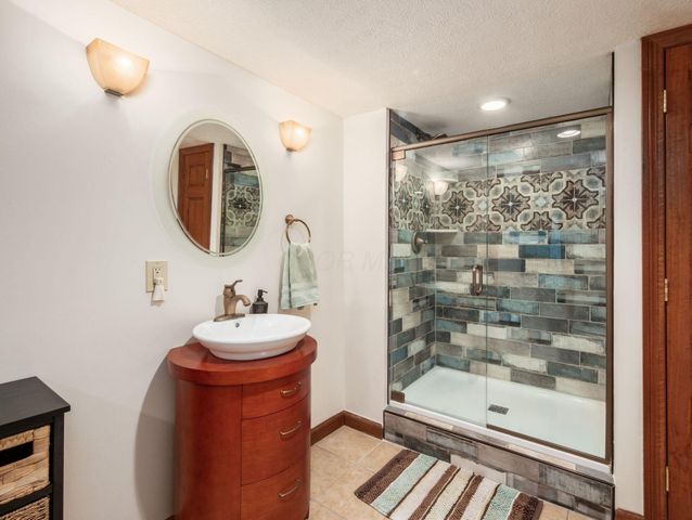 6107 Riverside Drive, Powell, OH 43065