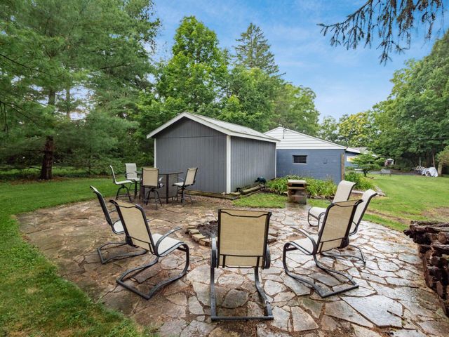 6107 Riverside Drive, Powell, OH 43065