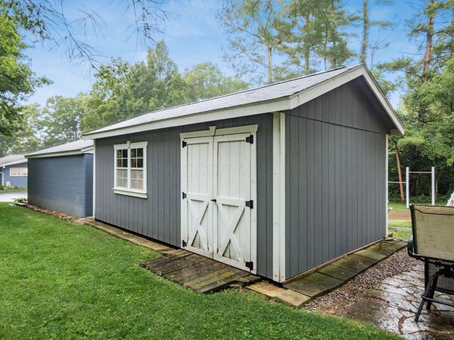 6107 Riverside Drive, Powell, OH 43065