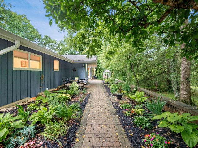 6107 Riverside Drive, Powell, OH 43065