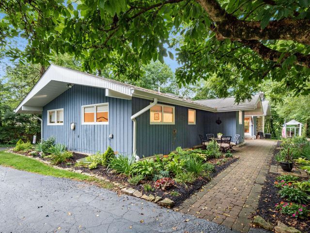 6107 Riverside Drive, Powell, OH 43065