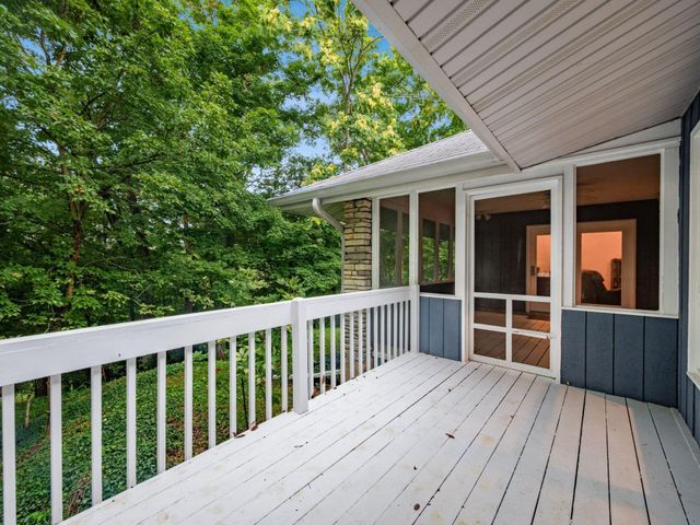 6107 Riverside Drive, Powell, OH 43065