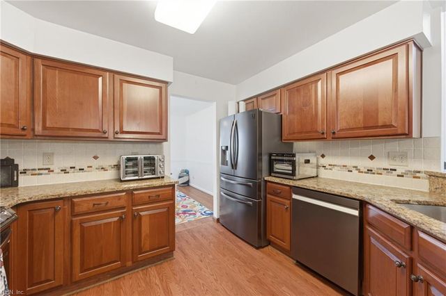 116 Lake Pointe DR, Newport News, VA 23603