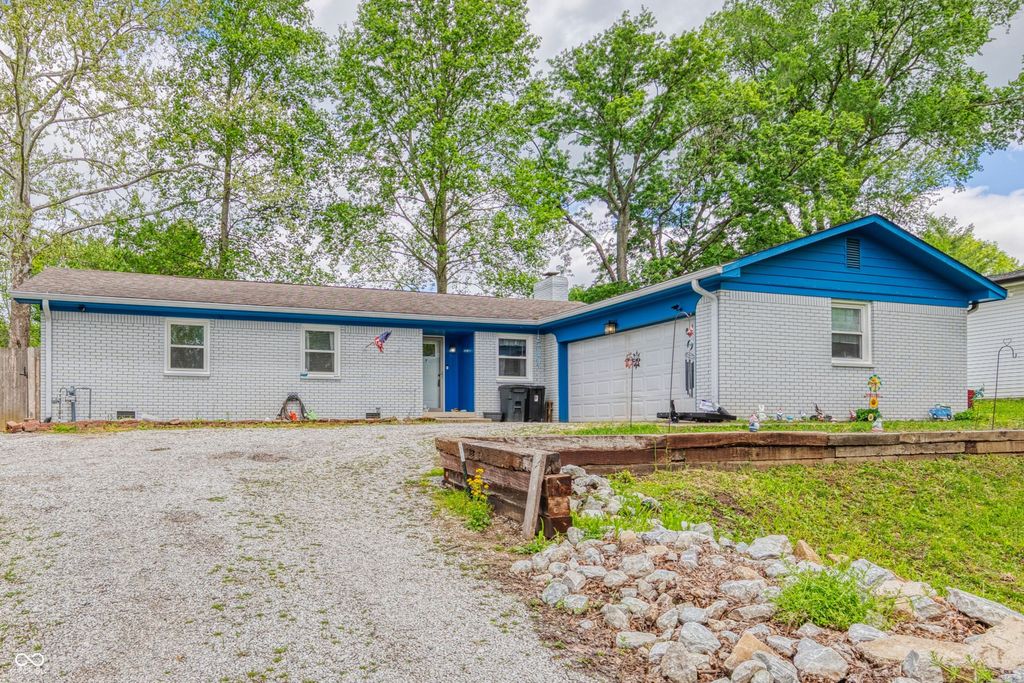 7604 Hillcrest Drive, Mooresville, IN 46158