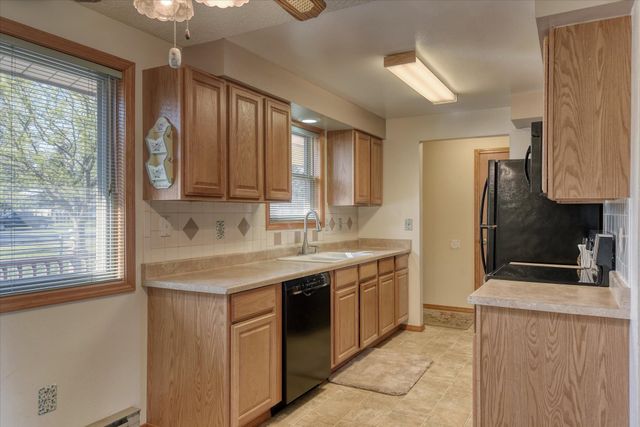 16610 N Suncrest Dr, Nine Mile Falls, WA 99026