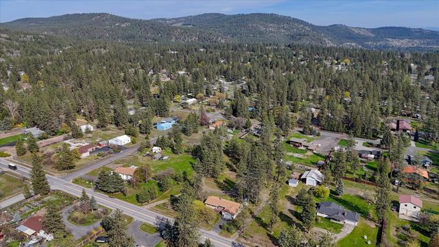 16610 N Suncrest Dr, Nine Mile Falls, WA 99026