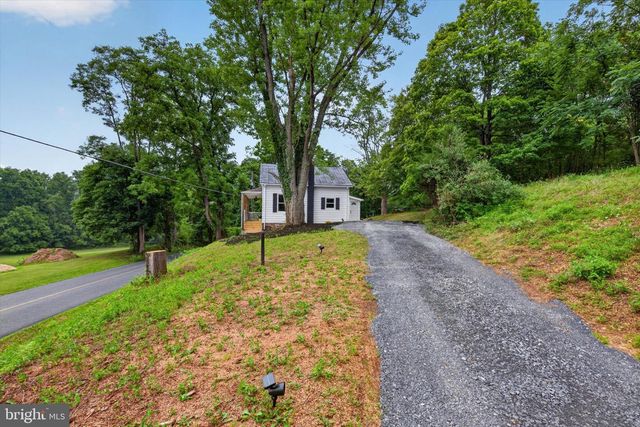140 CREEK RD, Shermans Dale, PA 17090