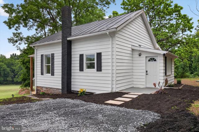 140 CREEK RD, Shermans Dale, PA 17090