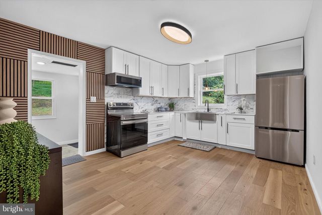 140 CREEK RD, Shermans Dale, PA 17090