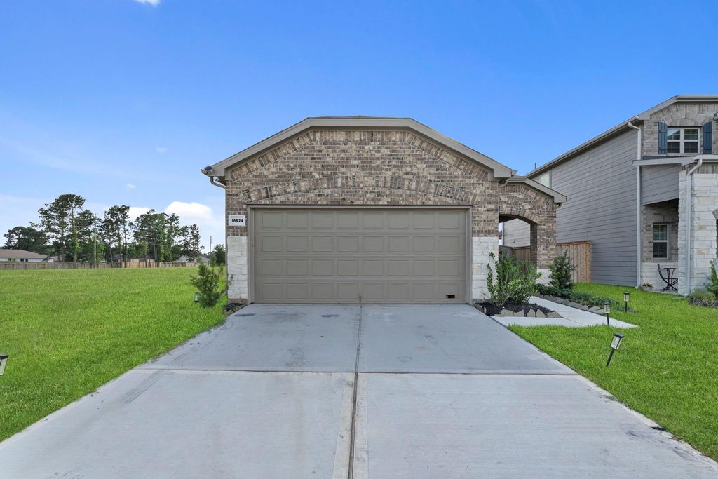 16924 Juniper Blossom Bend, Conroe, TX 77302