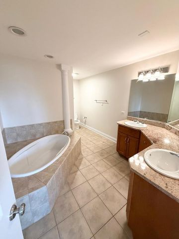 2005 Alta Vista Court 2005, Naperville, IL 60563