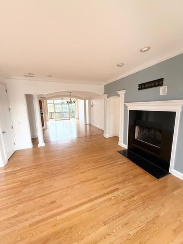 2005 Alta Vista Court 2005, Naperville, IL 60563
