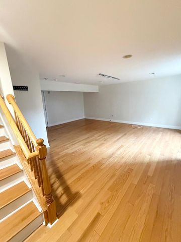 2005 Alta Vista Court 2005, Naperville, IL 60563