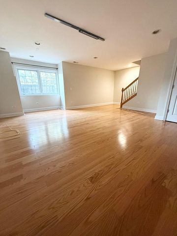 2005 Alta Vista Court 2005, Naperville, IL 60563