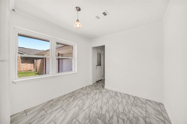 802 Birdsong Drive, Baytown, TX 77521