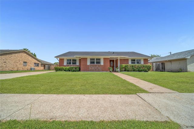 802 Birdsong Drive, Baytown, TX 77521