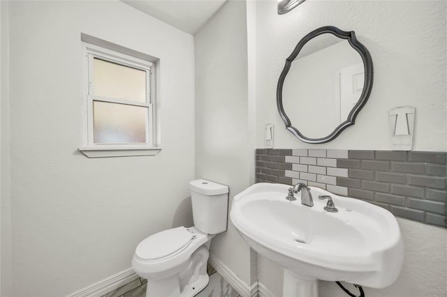 802 Birdsong Drive, Baytown, TX 77521