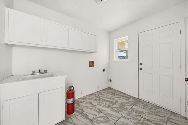 802 Birdsong Drive, Baytown, TX 77521