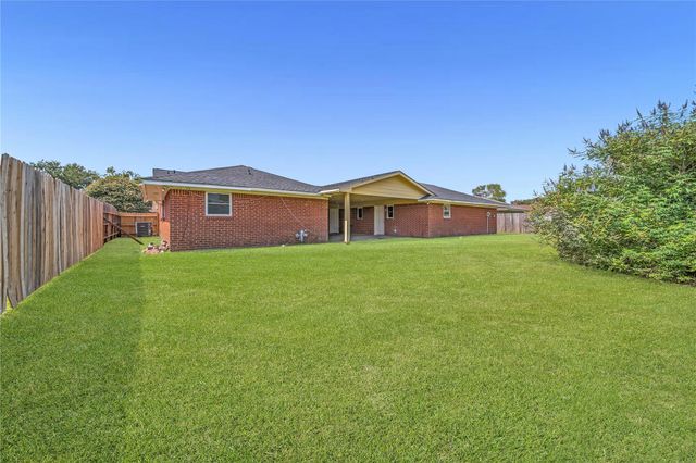802 Birdsong Drive, Baytown, TX 77521
