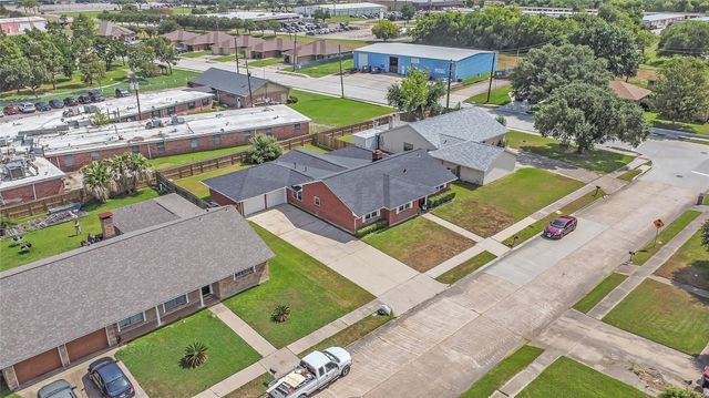 802 Birdsong Drive, Baytown, TX 77521
