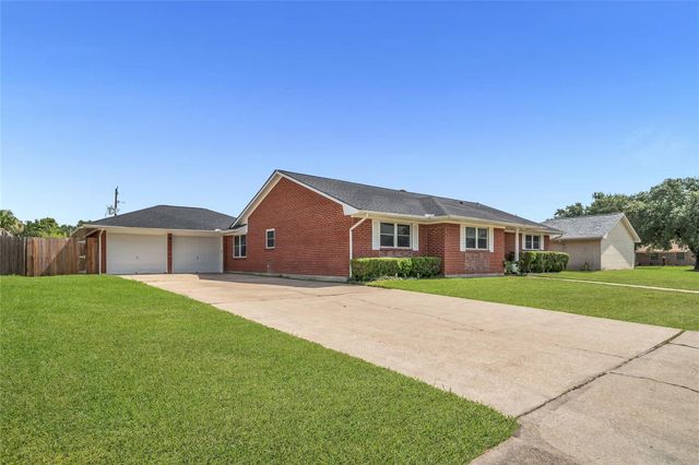 802 Birdsong Drive, Baytown, TX 77521