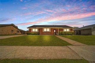 802 Birdsong Drive, Baytown, TX 77521