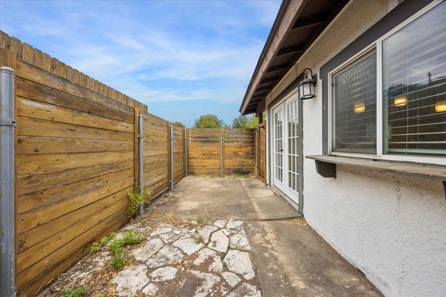 2717 Parker LN B, Austin, TX 78741