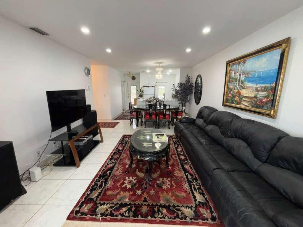 4706 NW 36th Street 605, Lauderdale Lakes, FL 33319