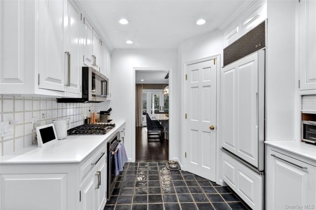 5 South Branch, Roslyn, NY 11576