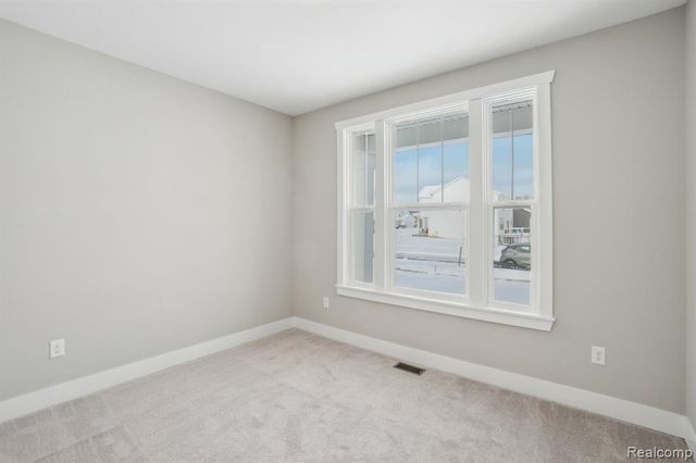 677 Round Rock Dr, Howell, MI 48843