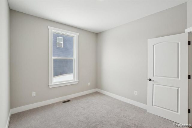 677 Round Rock Dr, Howell, MI 48843