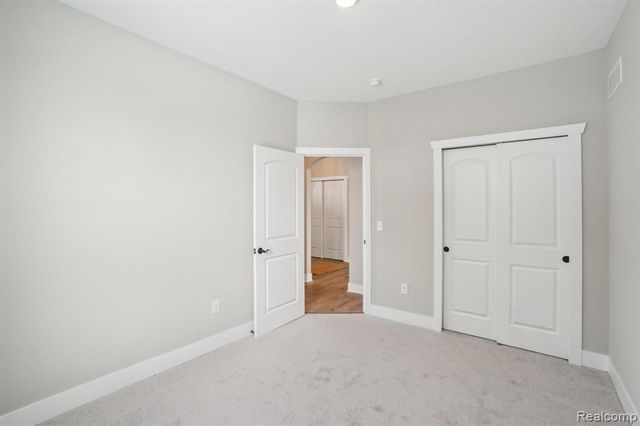 677 Round Rock Dr, Howell, MI 48843