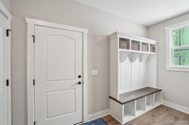 677 Round Rock Dr, Howell, MI 48843