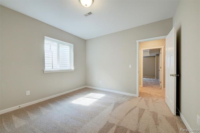 677 Round Rock Dr, Howell, MI 48843