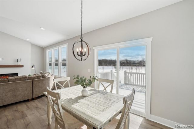 677 Round Rock Dr, Howell, MI 48843