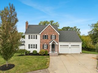 20 Harvest Ln, Braintree, MA 02184