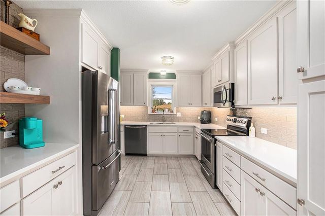 30495 W 95th Street, De Soto, KS 66018