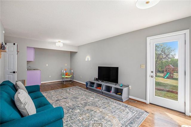 30495 W 95th Street, De Soto, KS 66018