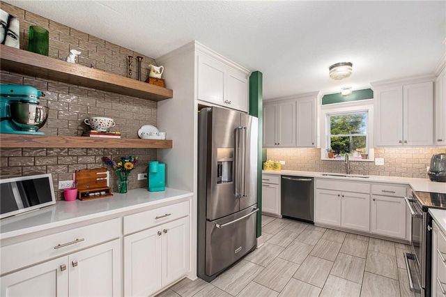 30495 W 95th Street, De Soto, KS 66018