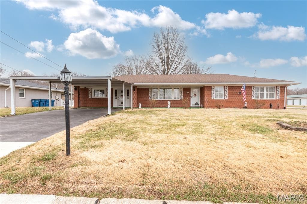 805 Carl Street, Collinsville, IL 62234