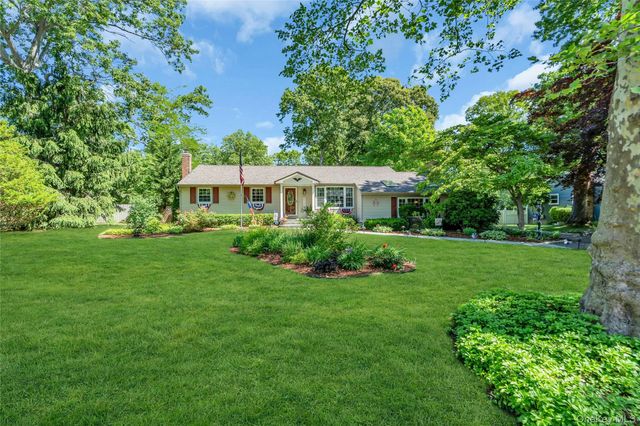 25 Del Place, Hauppauge, NY 11788