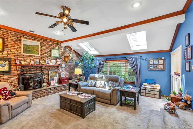25 Del Place, Hauppauge, NY 11788
