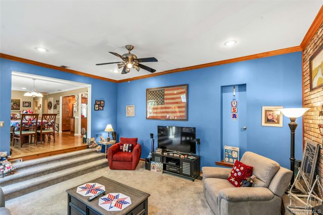 25 Del Place, Hauppauge, NY 11788