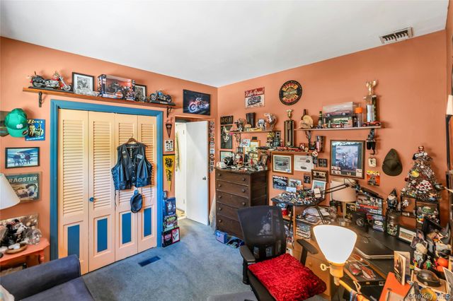 25 Del Place, Hauppauge, NY 11788