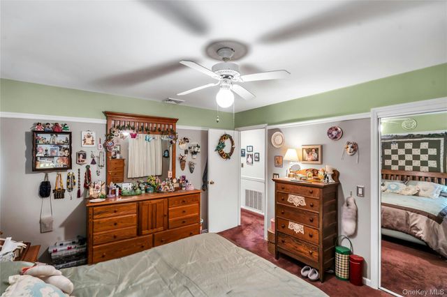 25 Del Place, Hauppauge, NY 11788
