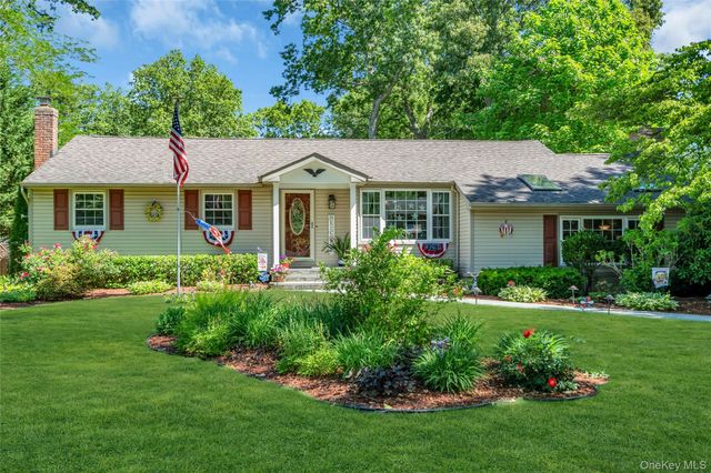 25 Del Place, Hauppauge, NY 11788