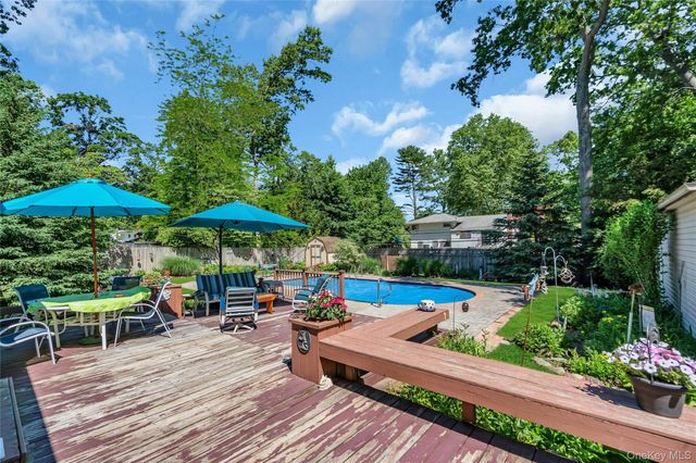 25 Del Place, Hauppauge, NY 11788