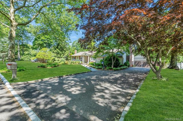 25 Del Place, Hauppauge, NY 11788