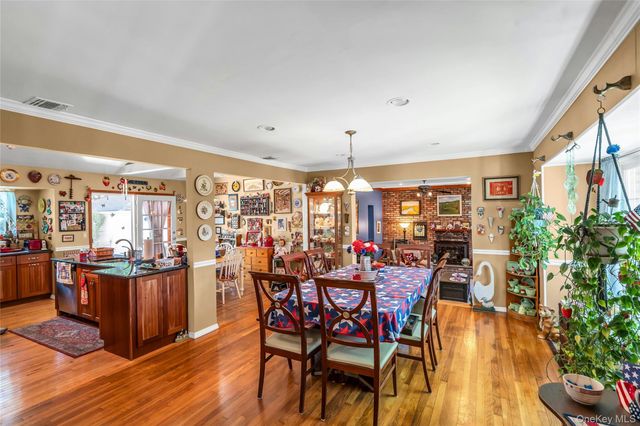 25 Del Place, Hauppauge, NY 11788